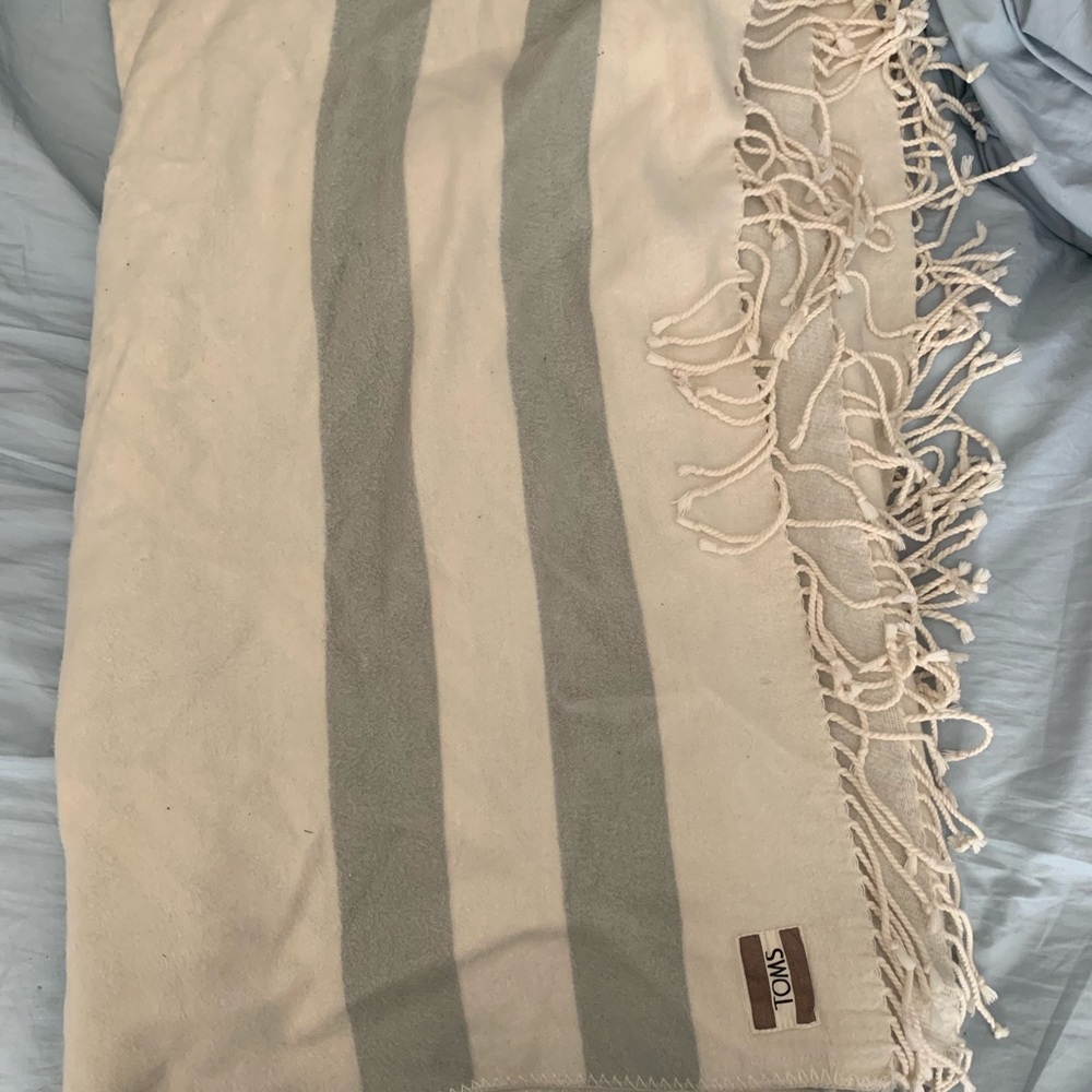 TOMS blanket , NWOT